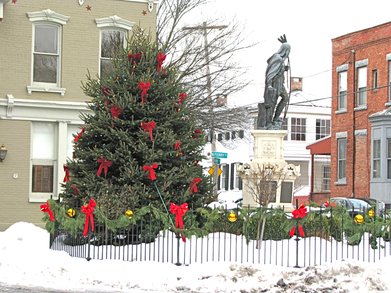 2009 Stockade Christmas Tree with Lawrence the Indian - Schenectady NY