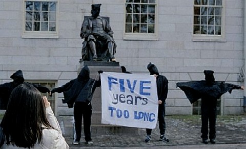 Harvard Anti War Coalition in front of the John Harvard Statue with Abu Gharib style prisoner hoods.