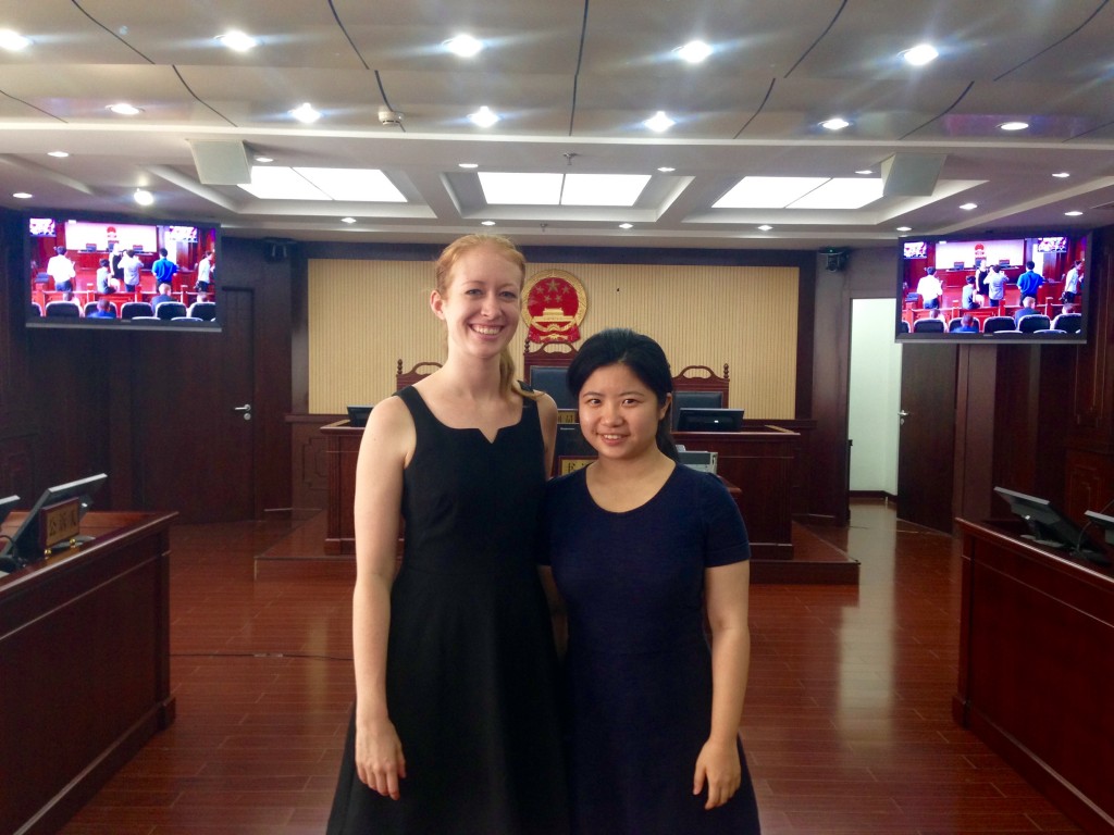 Lisa Dicker '17 with fellow HLS student Dan Li '17 at Fengtai District Court in Beijing.